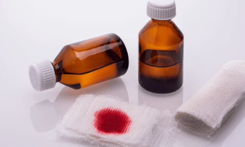 Best Way to Clean a Wound: Water, Antiseptic, or Alcohol.